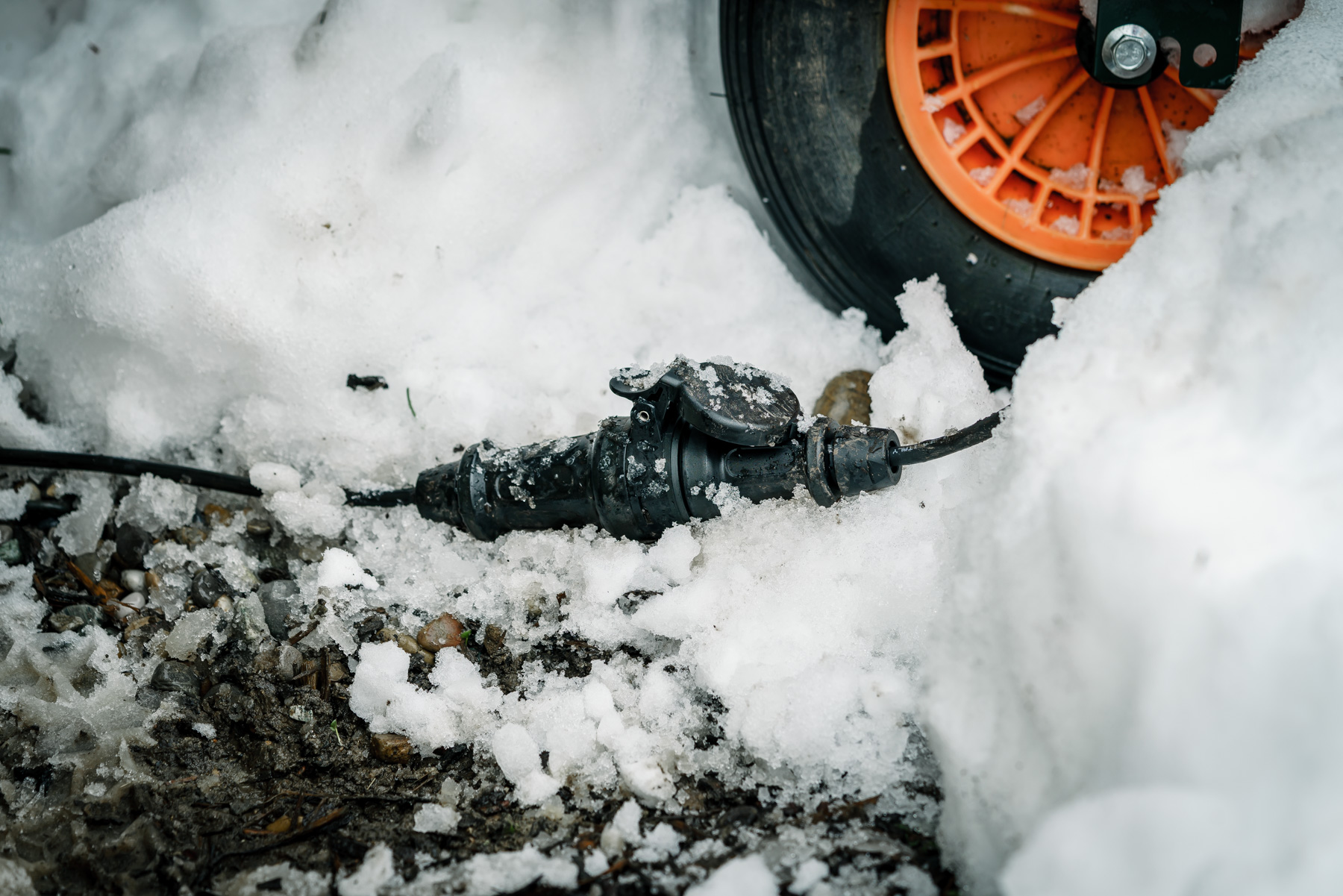 TH55 Stecker Kupplung im Matsch-Schnee-Dreck